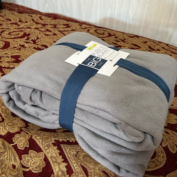 The Big One Soft Gray Fleece Blanket - Picture 4 of 5